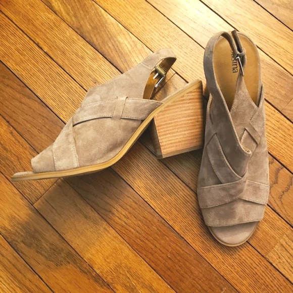 Susina NEW Womens 11 Leather Open Toe Heel Tan Taupe Sandals - Picture 5 of 7